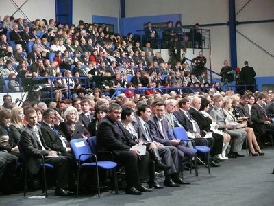 15 ноября, Грайворон. Первый Всероссийский форум сельской интеллигенции привлёк внимание к проблемам сельских специалистов самых разных специальностей. Форум прошёл под эгидой Общероссийского народного фронта Председатель Правительства РФ Владимир Путин: У представителей интеллигенции особая миссия - вести за собой, помогать становиться лучше