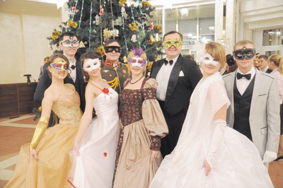 Средь шумного бала...