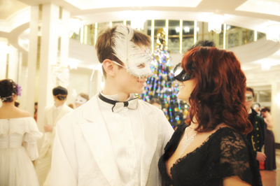 Средь шумного бала...