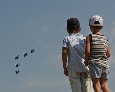 5 августа. В небе - пилотажная группа «Русские витязи» Люблю тебя, мой Белый город!