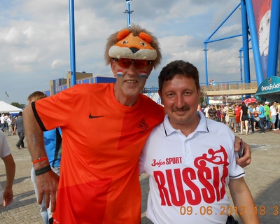 На футбольной стороне…