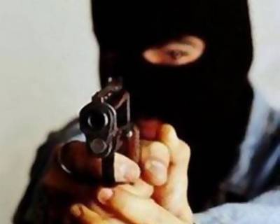 …И выстрелил в воздух