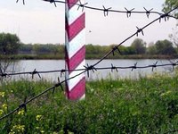 Побили  и отняли оружие