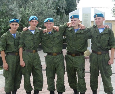 Десантники из Губкина (слева направо) : А.Зазулькин, Ф.Редькин, В.Жданов, Т.Федотов, В.Орехов Настоящие воины