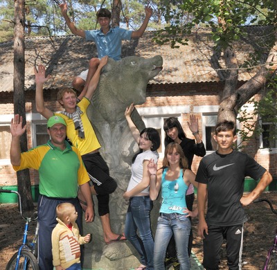 Ребятам так нравится в лагере «Электроника», что уезжать отсюда не хочется Скажем лету: «До свидания!»