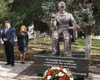 Монументальный Шолохов