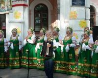 Льётся песнь народная…