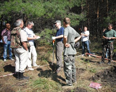 Российские и венгерские поисковики на раскопках в Калиновом яру  Находки в Калиновом яру