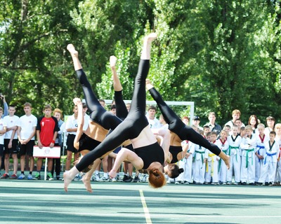 1 сентября, парк Победы. Команды спортивных школ Белгорода продемонстрировали своё мастерство Олимпийский День знаний