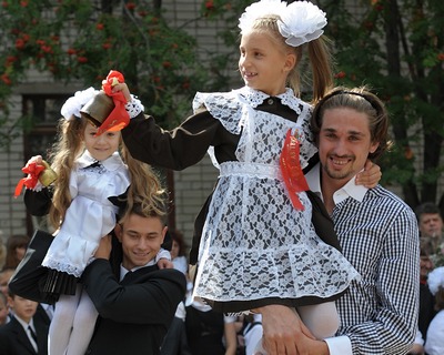 Бронзовый призёр Олимпиады баскетболист Алексей Швед дал первый звонок в белгородской школе № 31 Олимпийский День знаний