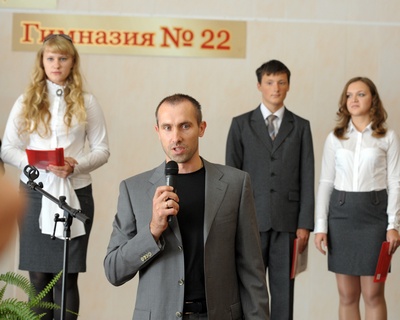 Заслуженный мастер спорта, обладатель золотой олимпийской награды волейболист Сергей Тетюхин побывал в гостях у воспитанников белгородской гимназии № 22 Олимпийский День знаний