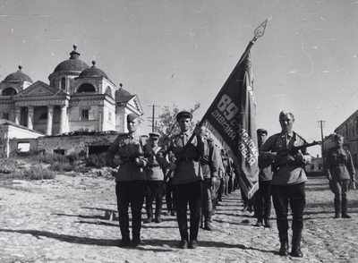 С праздником,  город Первого салюта,  город воинской славы!