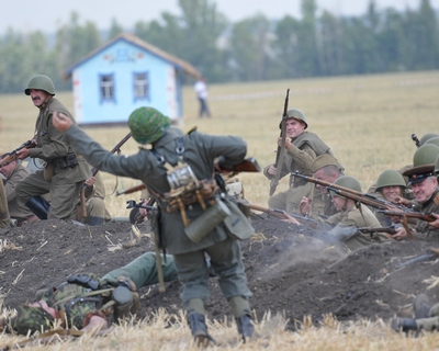 Реконструкция сражения на Прохоровском поле Подвиг ваш  бессмертен