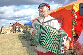 «Славяне мы: у нас в крови века…»