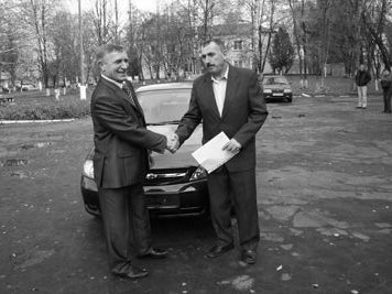 трактористу-машинисту С.А. Зигаеву подарили легковой автомобиль 