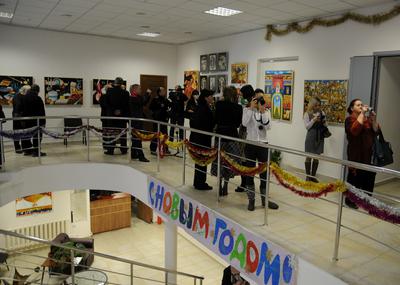 Мир чистых красок и сложных образов