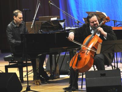 Мэт Херсковиц и Борислав Струлёв представили блюзовую интерпретацию сочинения митрополита Белгородского и Старооскольского Иоанна Музыка поверх барьеров