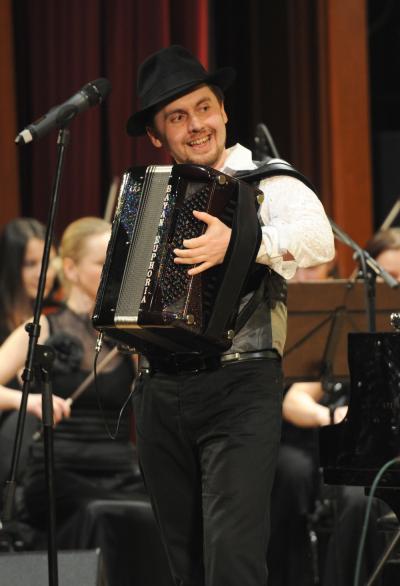 Музыка поверх барьеров