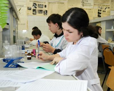 Для химика ни в чём препятствий нет