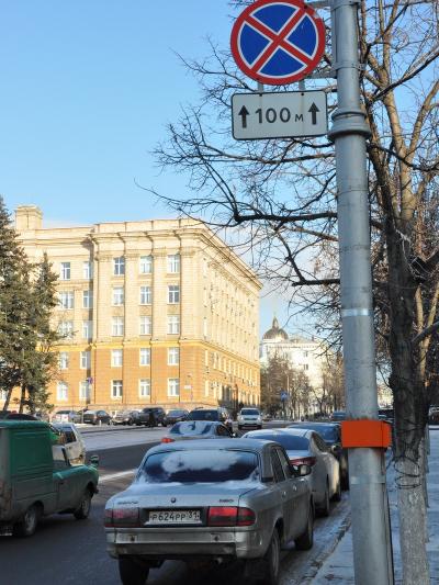 Гражданский проспект. Машины стоят прямо под знаком  «Остановка запрещена» С новым штрафом!